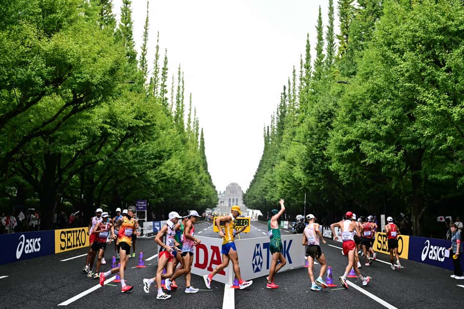 Athletes compete in the men's 35km race walk final during the World Athletics Championships in Tokyo on September 13, 2025. (Photo by Yuichi YAMAZAKI / AFP)
