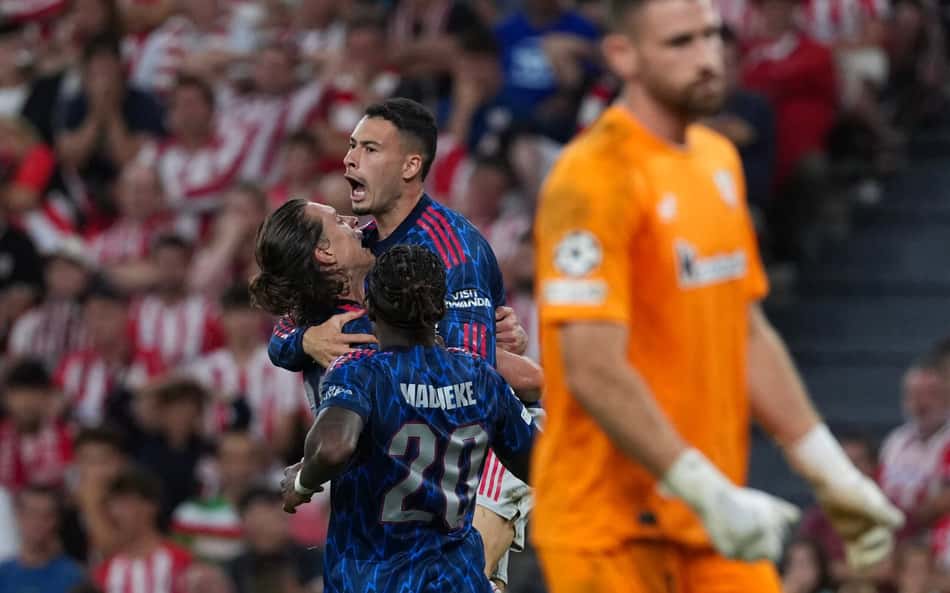 Eleito melhor da partida, Martinelli brilha pelo Arsenal na estreia da Champions