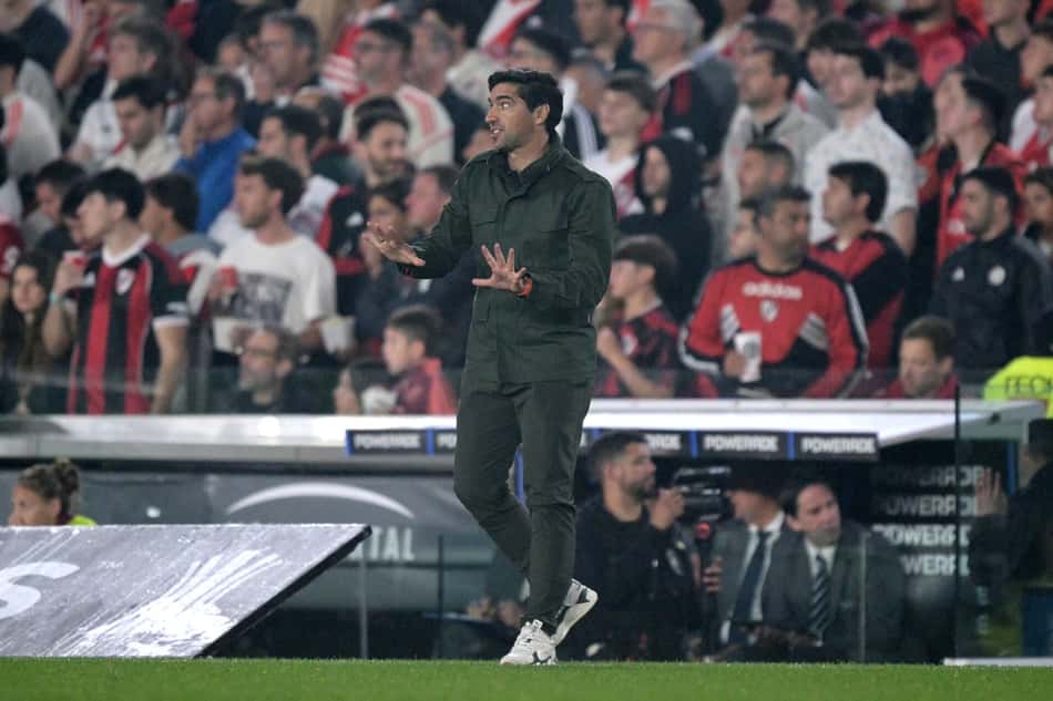 Abel Ferreira durante River Plate x Palmeiras pela Libertadores (Foto: Juan MABROMATA / AFP)