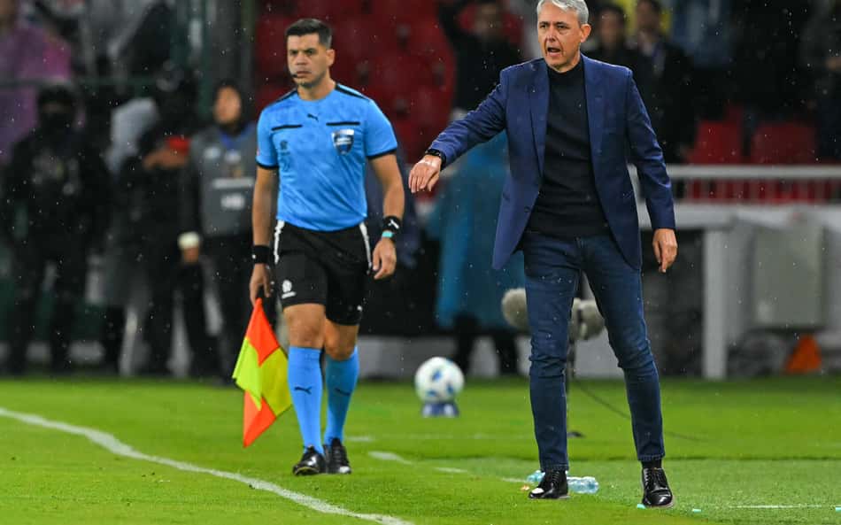 Técnico da LDU valoriza vitória sobre o São Paulo, mas prega cautela: 'Não será fácil'