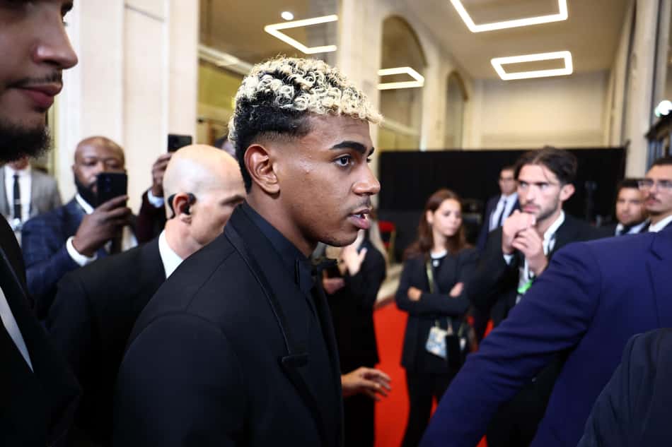 Lamine Yamal, atacante do Barcelona, se prepara para enfrentar o PSG pela Champions League (Foto: FRANCK FIFE / AFP)