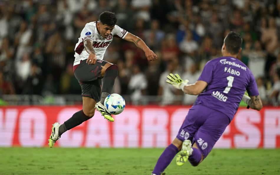 Com confusão entre argentinos e policiais, Fluminense é eliminado pelo Lanús