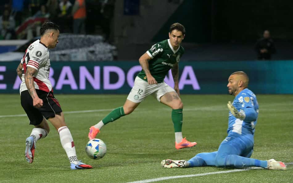 Weverton valoriza vitória do Palmeiras e celebra vaga: 'Importante era a classificação'