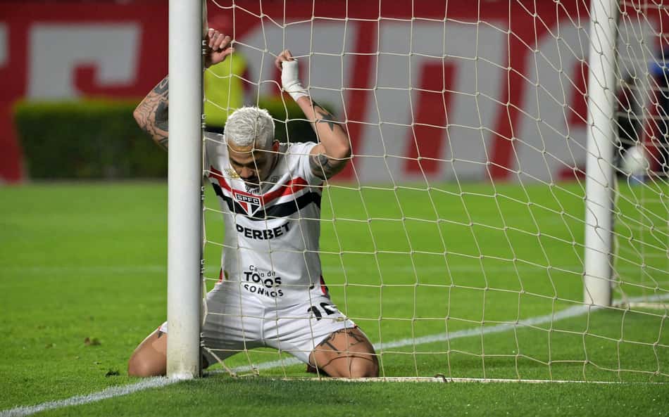 Luciano abre o jogo sobre vaias após eliminação do São Paulo: 'Justas'