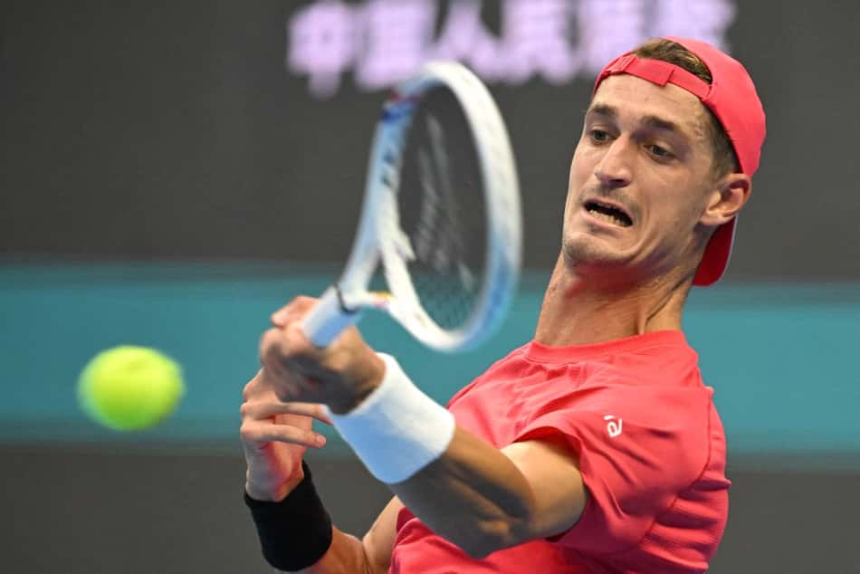 O francês Terence Atmane na derrota para o italiano Jannik Sinner em Pequim (Foto: Greg Baker / AFP)