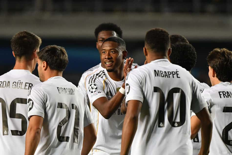 Real Madrid comemora gol de Mbappé contra o Kairat (Foto: Vyacheslav OSELEDKO / AFP)