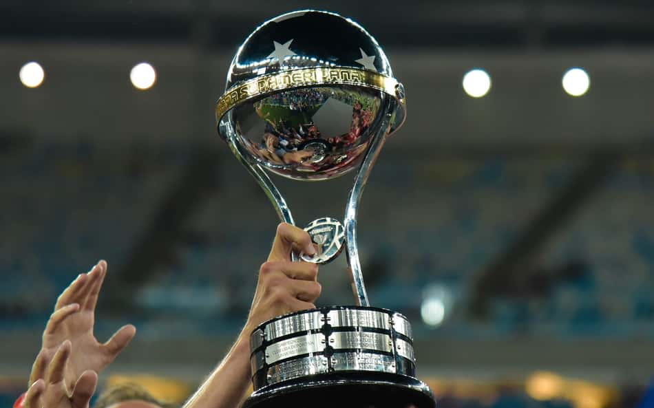 Com Fluminense e Atlético vivos na Sul-Americana, IA crava campeão