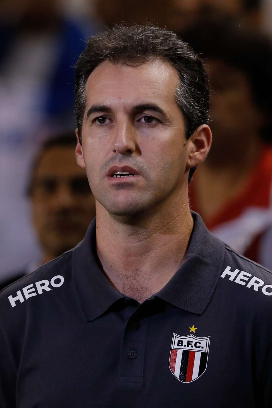 Léo Condé no comando do Botafogo-SP (Foto: Marcello Zambrana/AGIF)