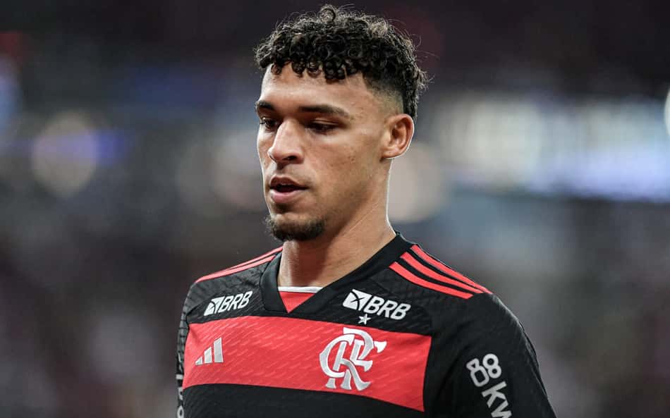 Victor Hugo tem 21 anos e foi revelado pelo Flamengo. (Foto: Thiago Ribeiro/AGIF)