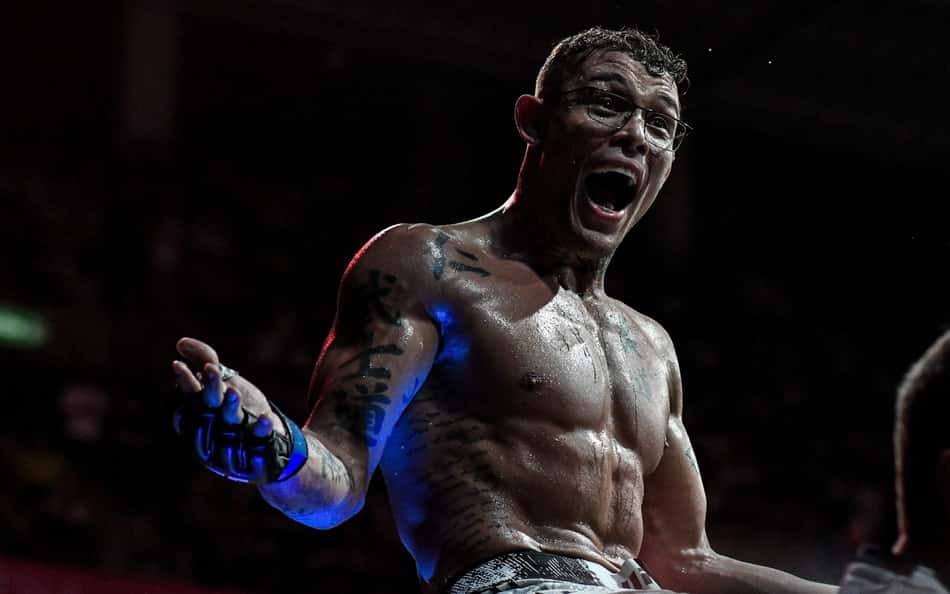 Caio Borralho encara Nassourdine Imavov no UFC Paris (Foto: Thiago Ribeiro/AGIF)