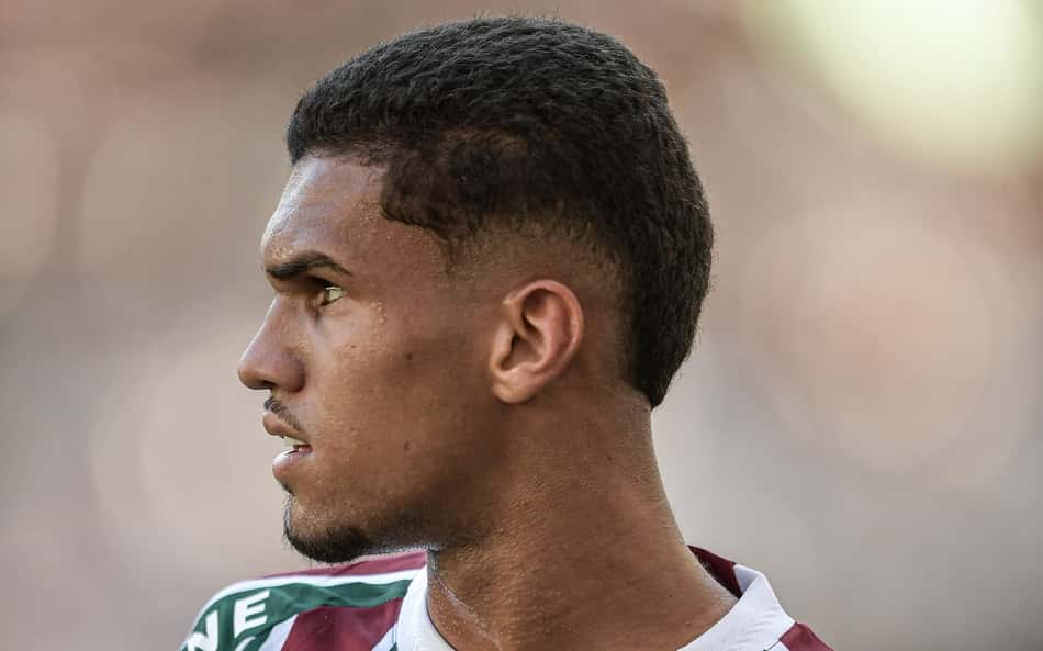 Fluminense encaminha futuro de Riquelme Felipe