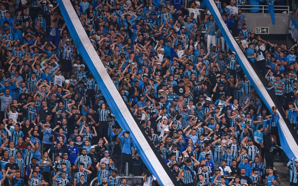 Torcida do Grêmio no jogo contra o Atlético Grau-PER, pela Copa Sul-Americana. (Foto: Maxi Franzoi/AGIF)