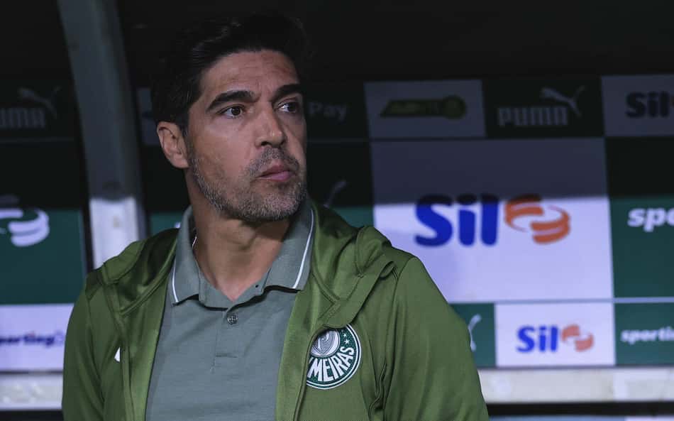 Daronco 'ameaça' Abel com expulsão durante Bahia x Palmeiras e revolta torcida