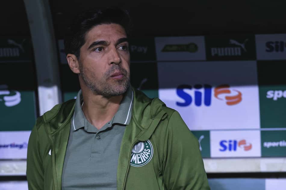 Abel Ferreira viajou para Portugal por motivos particulares (Foto: Ettore Chiereguini/AGIF)