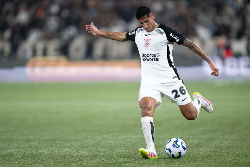 Fabrizio Angileri iniciou conversas para renovar com o Corinthians