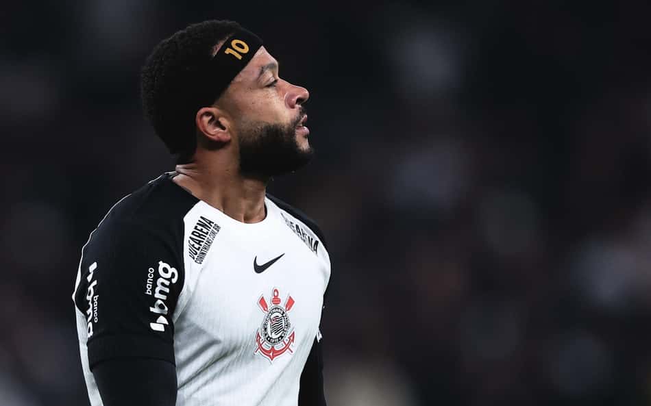 Memphis em ação pelo Corinthians