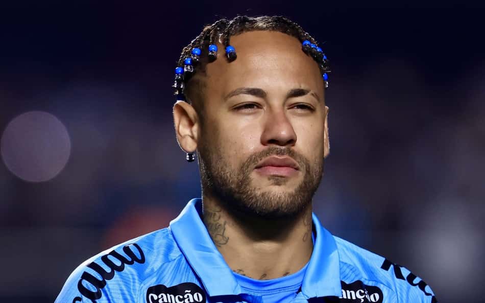 Neymar marca presença em jogo da NFL no Brasil e interage com astro da liga
