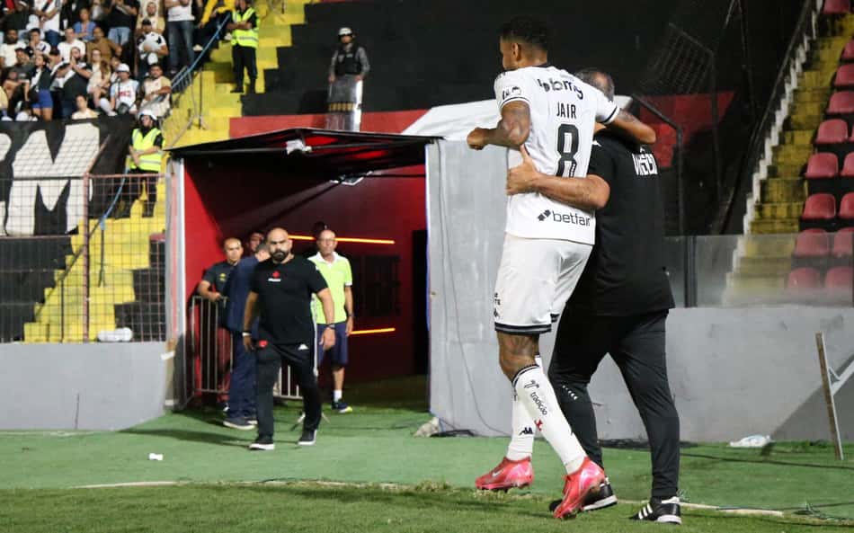 Jogador do Sport pede desculpas a Jair, e atleta do Vasco faz apelo à torcida