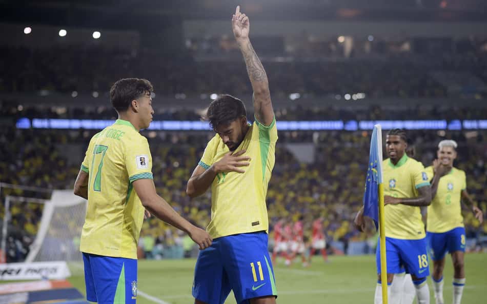 Lucas Paquetá comemora gol da Seleção Brasileira (Foto: Alexandre Loureiro/AGIF)
