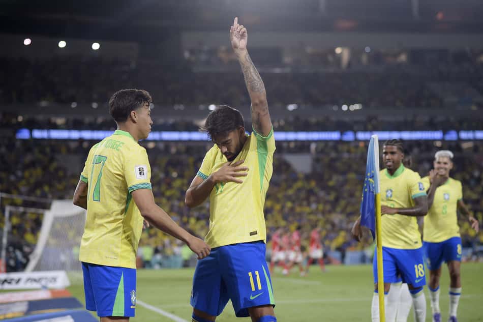 Lucas Paquetá comemora gol da Seleção Brasileira (Foto: Alexandre Loureiro/AGIF)