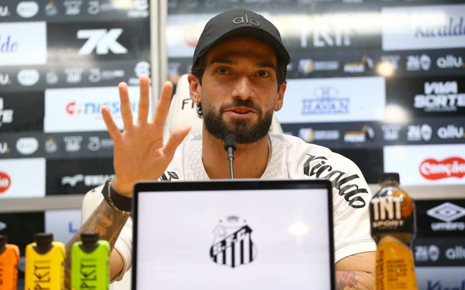 Lautaro Díaz revela conversa com Vojvoda e destaca polivalência em campo