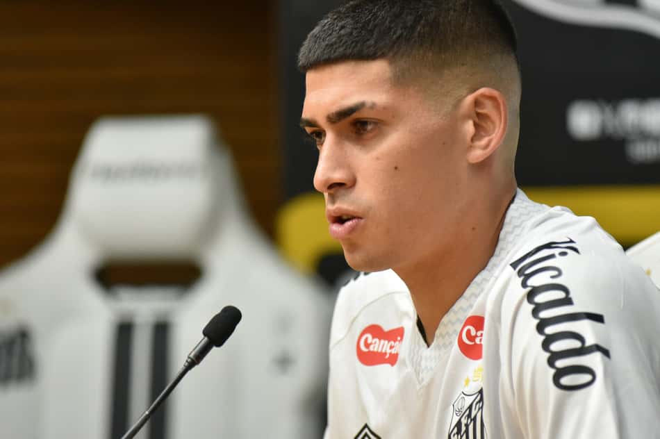 Santos será o terceiro clube na carreira de Adonis Frías. (Foto: Jota Erre/AGIF)