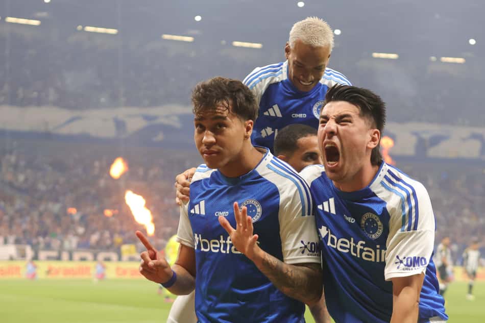 Kaio Jorge inova na comemoração do gol do Cruzeiro contra o Atlético-MG (Foto: Gilson Lobo/AGIF)
