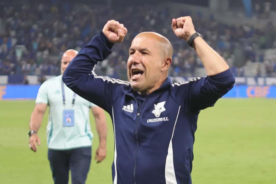 Técnico do Cruzeiro, Leonardo Jardim (Foto: Gilson Lobo/AGIF)