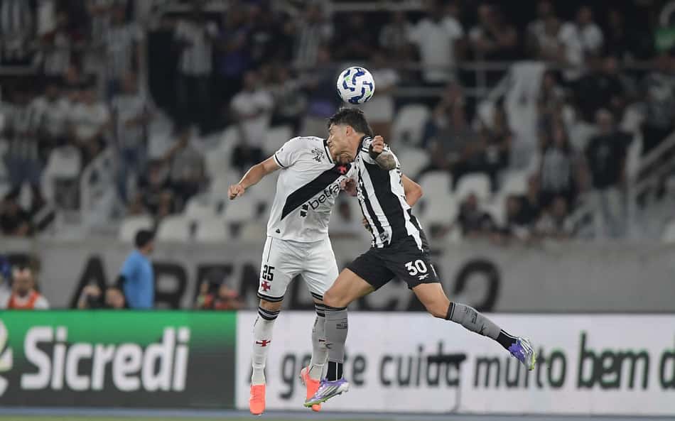 Torcedores reprovam atuação de dupla em Botafogo x Vasco: 'Na conta'