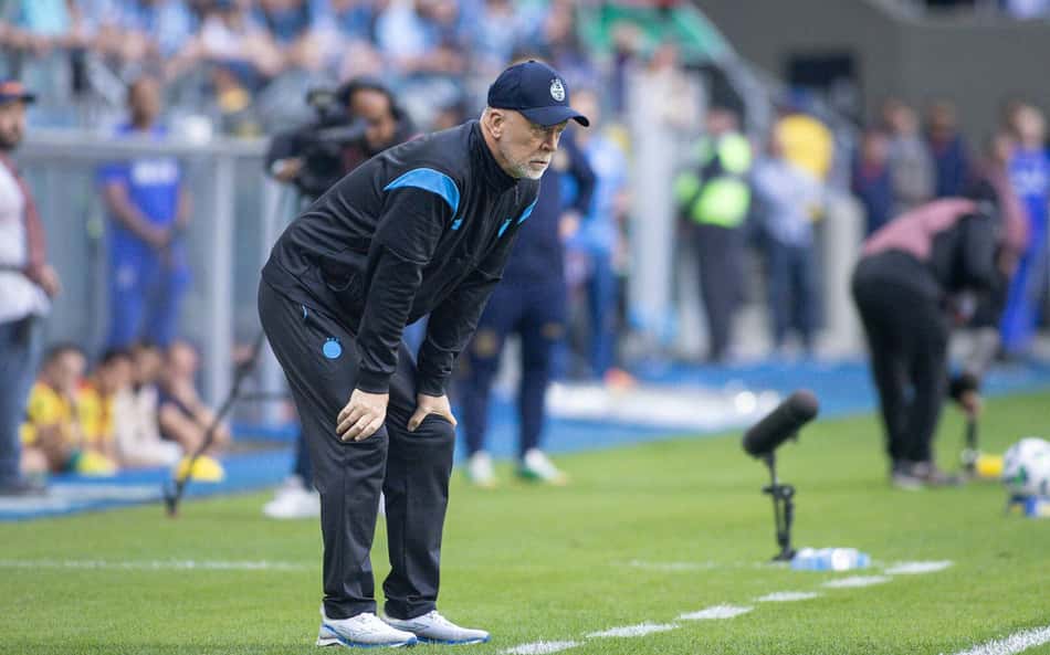 Atitude de Mano Menezes em Grêmio x Mirassol viraliza: 'Que várzea'