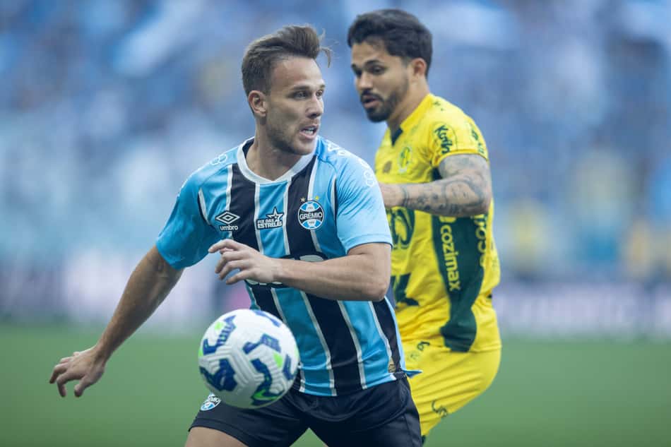 Arthur jogador do Gremio durante partida contra o Mirassol no estadio Arena do Gremio pelo campeonato Brasileiro A 2025. (Foto: Liamara Polli/AGIF)