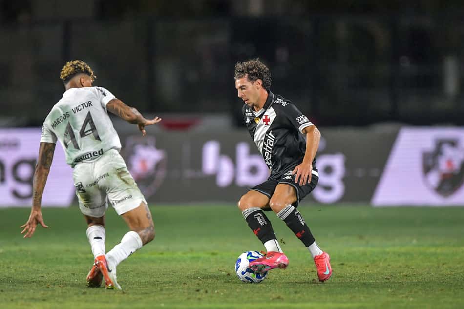 Partida entre Vasco e Ceará, pelo Brasileirão (Foto: Thiago Ribeiro/AGIF)
