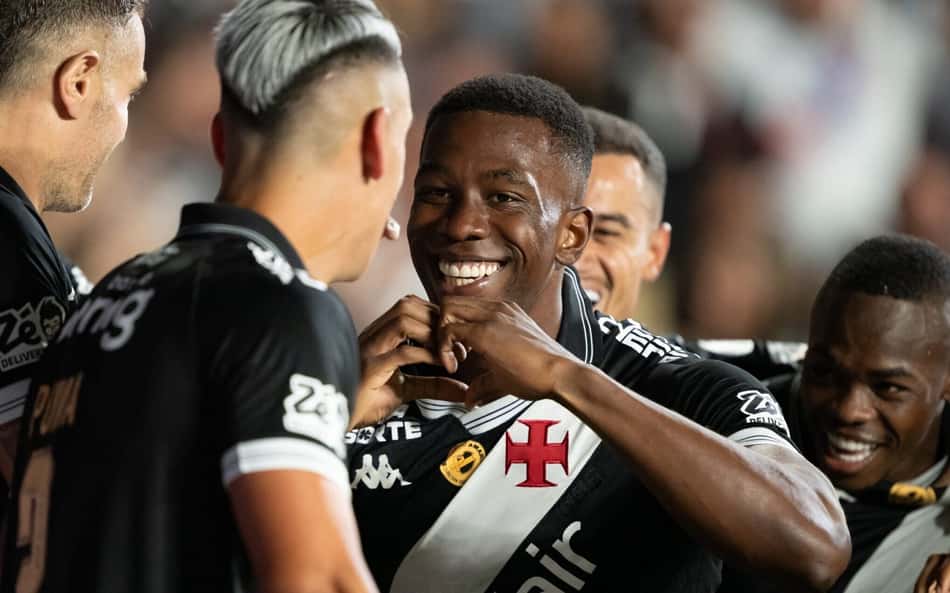 Com zaga titular inédita e retorno importante, o Vasco está escalado para enfrentar o Flamengo