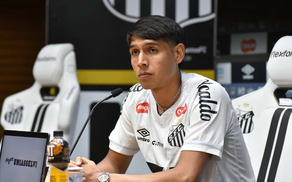 Alexis Duarte cita Neymar e Pelé em apresentação ao Santos: 'Representa muito'