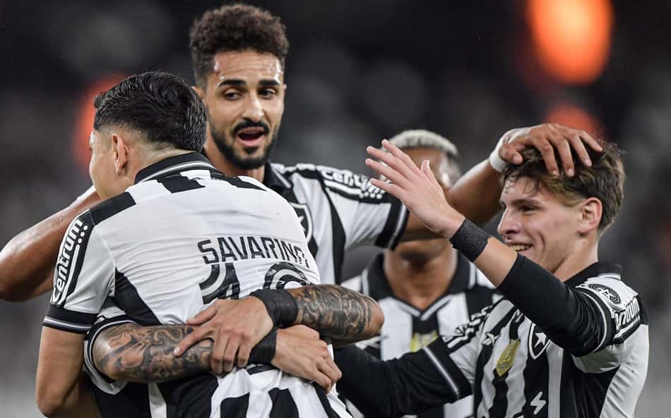 Ausência de titular do Botafogo contra o Fluminense revolta web: 'Vai pagar o preço'