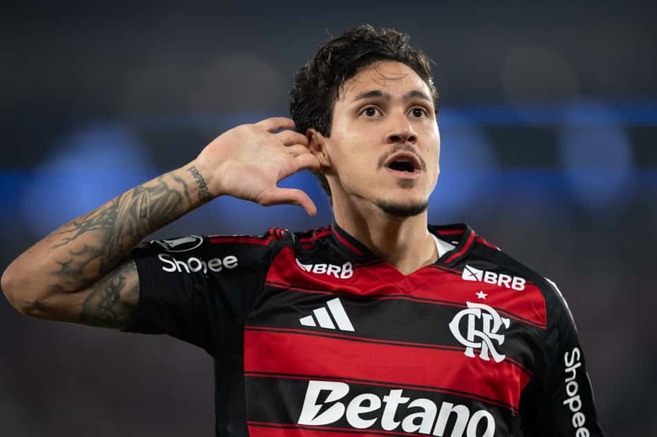 Pedro comemoragol contra o Estudiantes na Libertadores