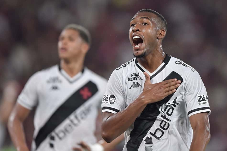 Rayan fez o gol do Vasco contra o Flamengo (Foto: Thiago Ribeiro/AGIF)