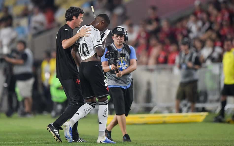 Robert Renan poderá jogar contra o Bahia? Entenda o que diz o protocolo de concussão
