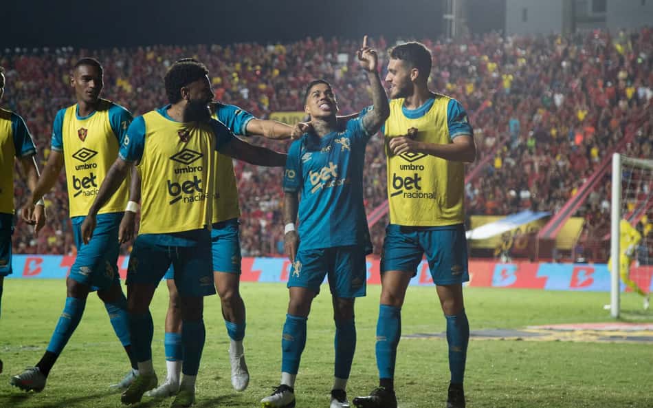 Melhores momentos: Sport encerra série invicta do Corinthians e vence primeira em casa no Brasileirão