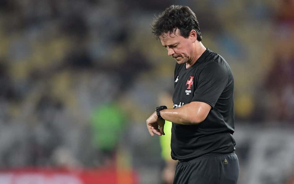 Jogador do Vasco se recupera após lesão no clássico e vai enfrentar o Bahia; veja escalação