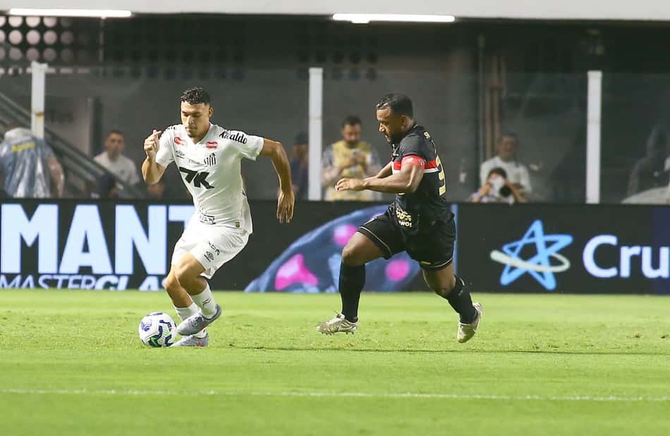 Recém-chegado ao Santos, Victor Hugo foi titular no clássico contra o São Paulo. (Foto: Mauricio De Souza/AGIF)