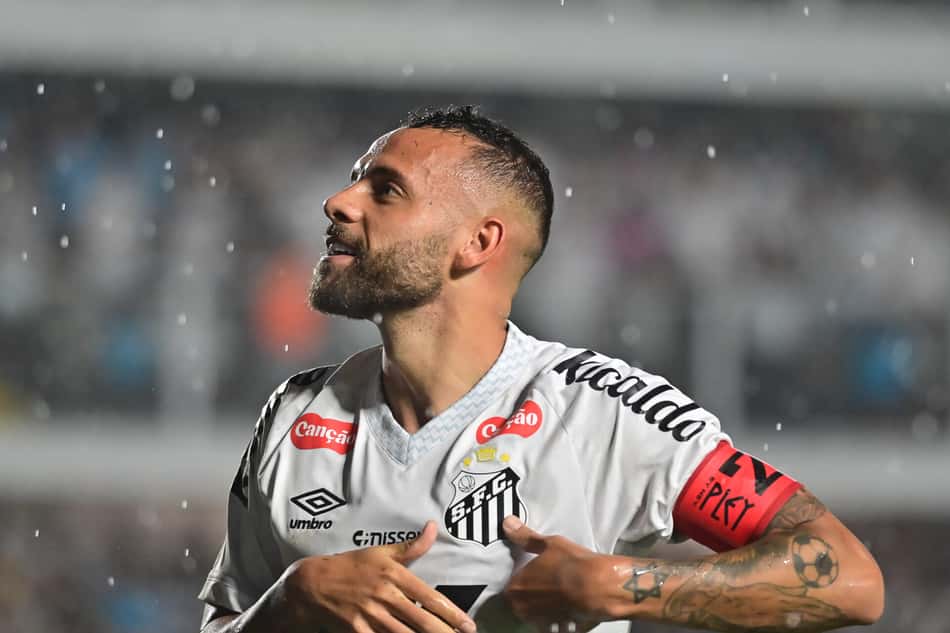 Guilherme marcou o 15º gol pelo Santos nesta temporada. (Foto: Jota Erre/AGIF)