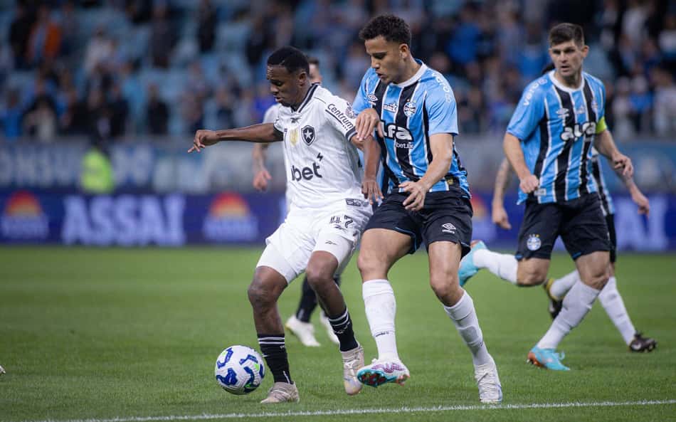 VAR de pênalti marcado para o Grêmio contra o Botafogo viu 'braço aberto'