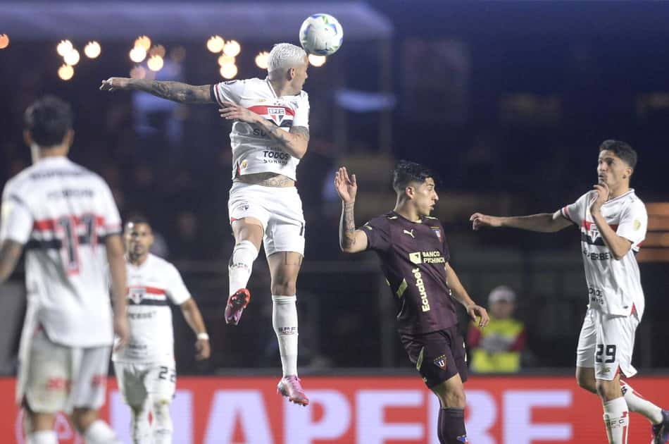 Luciano foi vaiado após a eliminação do São Paulo na Libertadores. (Foto: Alan Morici/AGIF)