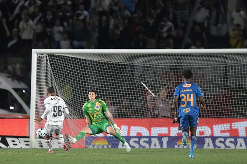 Lateral Paulo Henrique, convocado pela Seleção Brasileira, faz segundo gol do Vasco contra o Cruzeiro (Foto: Thiago Ribeiro/AGIF)