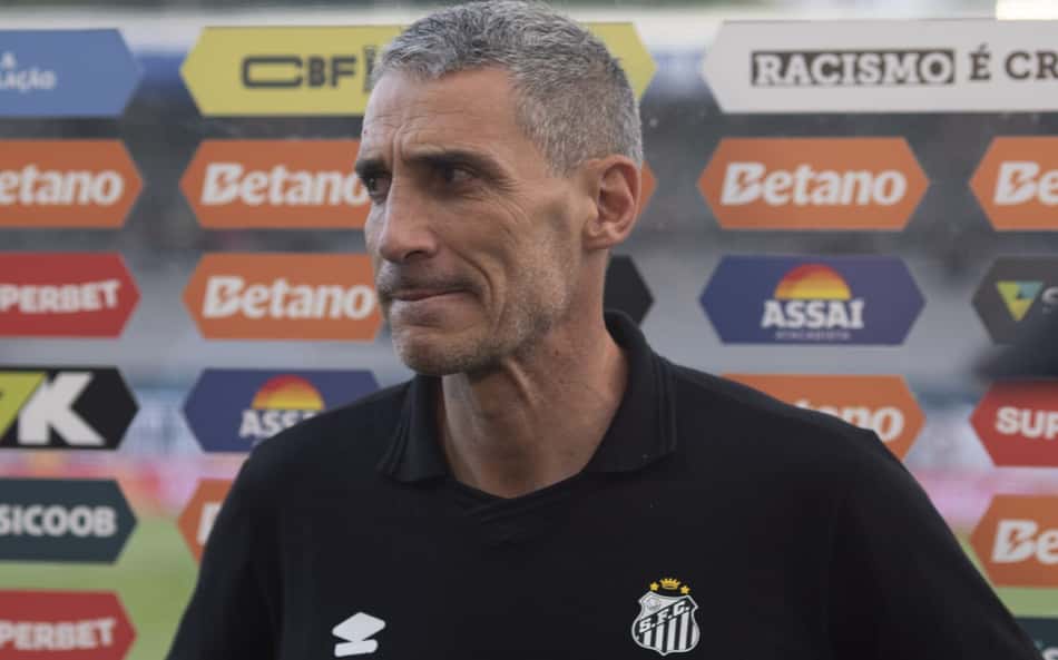 Vojvoda na partida contra o Bragantino (Foto: Anderson Romao/AGIF)
