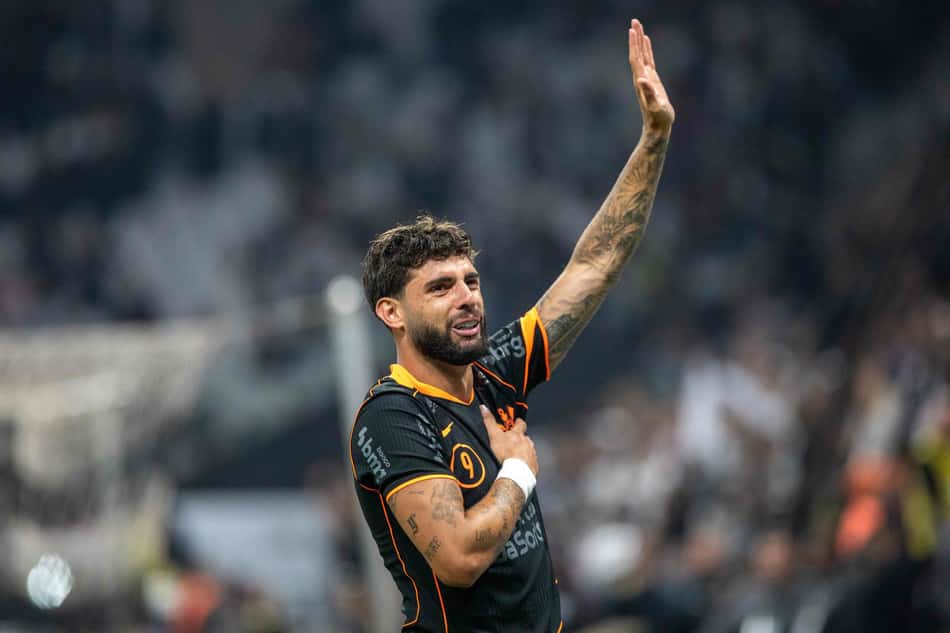 Yuri Alberto se emociona após marcar em Corinthians x Flamengo (Foto: Joisel Amaral/AGIF)