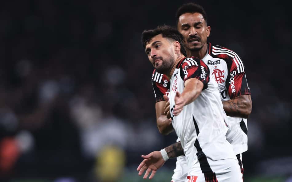 Arrascaeta comemora gol do Flamengo diante do Corinthians (Foto: Ettore Chiereguini/AGIF)