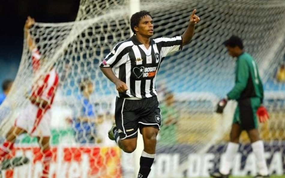 Fluminense 1 x 4 Botafogo no Brasileirão 2004: show de Almir no Maracanã