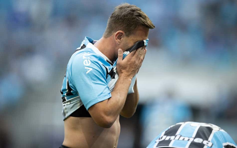 'Feliz, mas…': Arthur avalia reestreia pelo Grêmio com derrota para o Mirassol